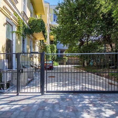 Self Check-In Apartments Near Landscape Alley Kiev Luaran gambar